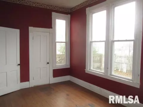 109 E College Ave, Eureka, IL 61530 photo 7