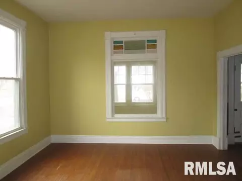 109 E College Ave, Eureka, IL 61530 photo 5