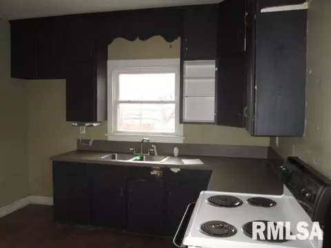 109 E College Ave, Eureka, IL 61530 photo 9