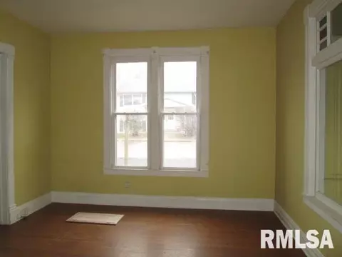109 E College Ave, Eureka, IL 61530 photo 6