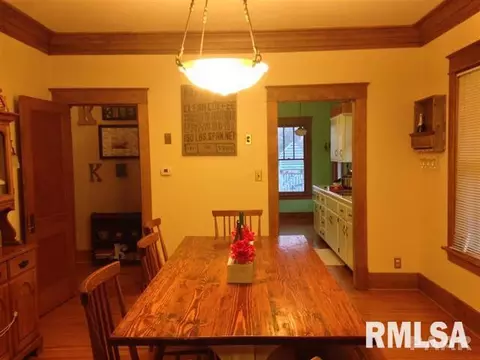 304 E Harrison St, Eureka, IL 61530 photo 2