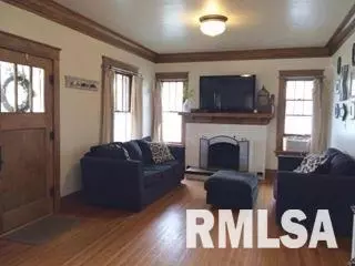 304 E Harrison St, Eureka, IL 61530 photo 3