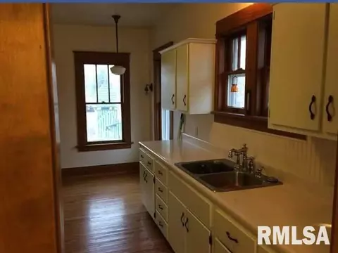 304 E Harrison St, Eureka, IL 61530 photo 6