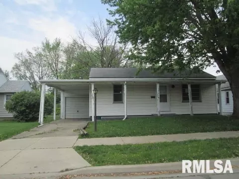 985 E Ash, Canton, IL 61520 photo 1
