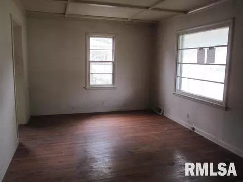 985 E Ash, Canton, IL 61520 photo 3