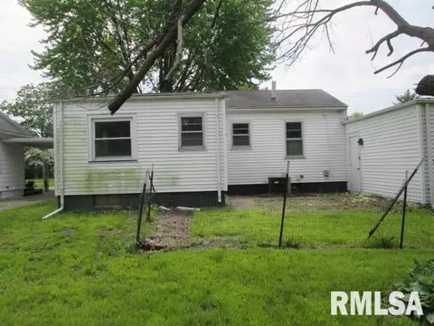 985 E Ash, Canton, IL 61520 photo 9