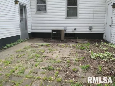 985 E Ash, Canton, IL 61520 photo 10