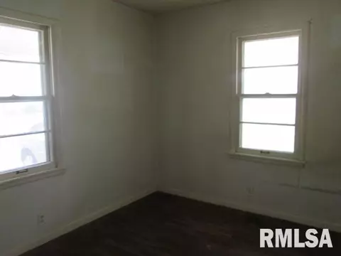 985 E Ash, Canton, IL 61520 photo 8