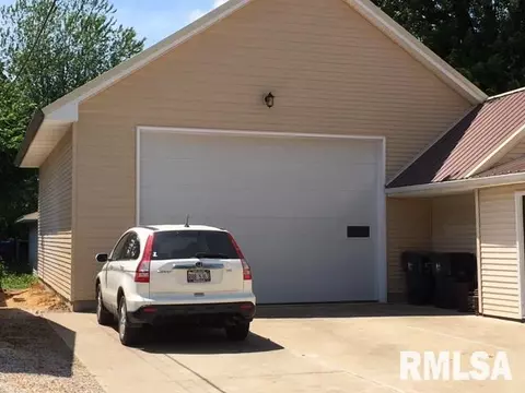 536 Johnson Ct, Canton, IL 61520 photo 2