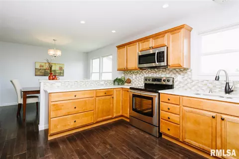 1103 Devon, Washington, IL 61571 photo 11