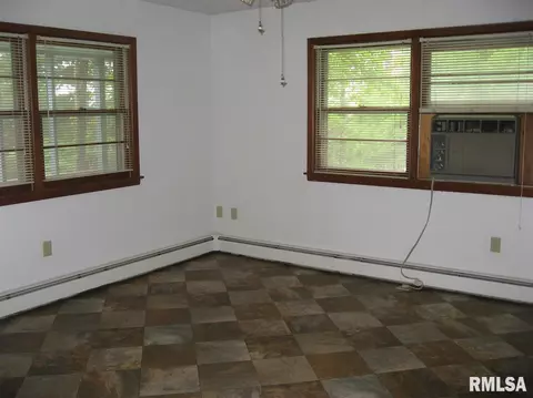 815 N Charles St, Macomb, IL 61455 photo 11