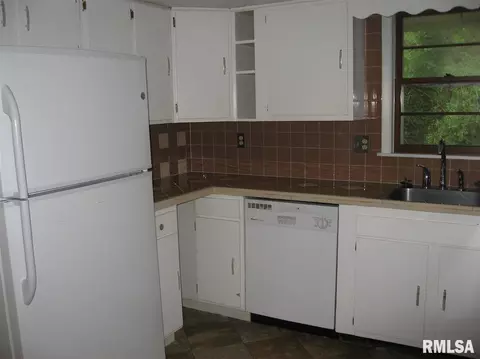815 N Charles St, Macomb, IL 61455 photo 9