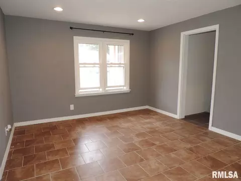 213 E Sheridan St, Manito, IL 61546 photo 9