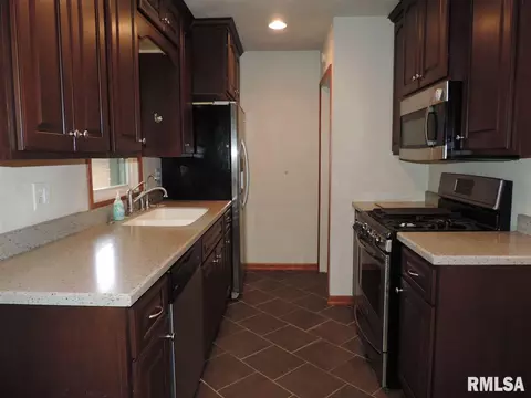 213 E Sheridan St, Manito, IL 61546 photo 7
