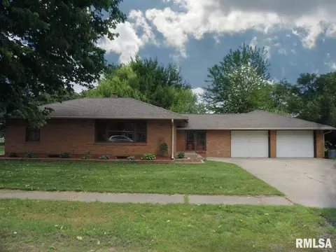 213 E Sheridan St, Manito, IL 61546 photo 1