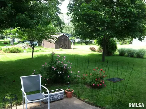 207 E Glendale, Manito, IL 61546 photo 4