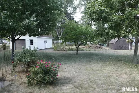 207 E Glendale, Manito, IL 61546 photo 3