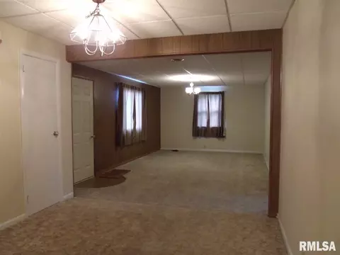 114 Barsi Blvd, Macomb, IL 61455 photo 5