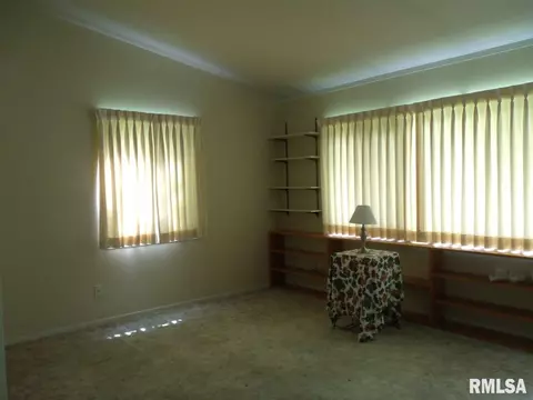 114 Barsi Blvd, Macomb, IL 61455 photo 3