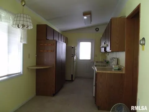 114 Barsi Blvd, Macomb, IL 61455 photo 7