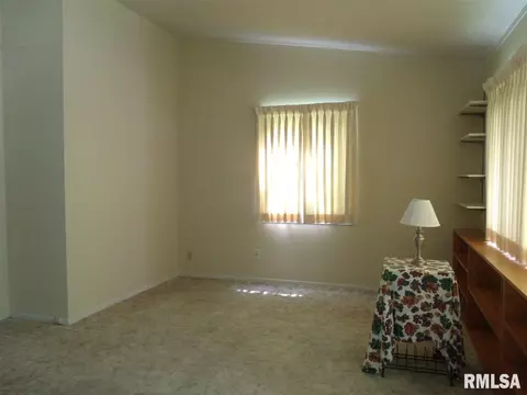 114 Barsi Blvd, Macomb, IL 61455 photo 4