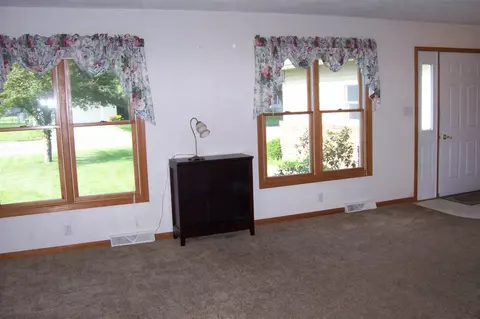 1234 E Locust St, Canton, IL 61520 photo 9