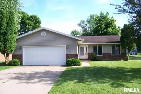 1234 E Locust St, Canton, IL 61520 photo 1