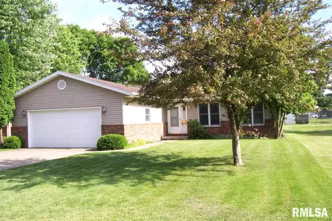 1234 E Locust St, Canton, IL 61520 photo 2