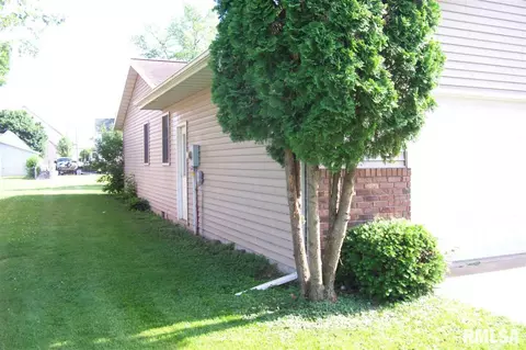 1234 E Locust St, Canton, IL 61520 photo 7