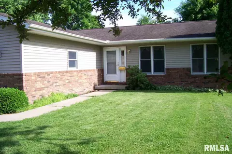 1234 E Locust St, Canton, IL 61520 photo 3