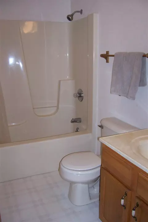 1234 E Locust St, Canton, IL 61520 photo 24