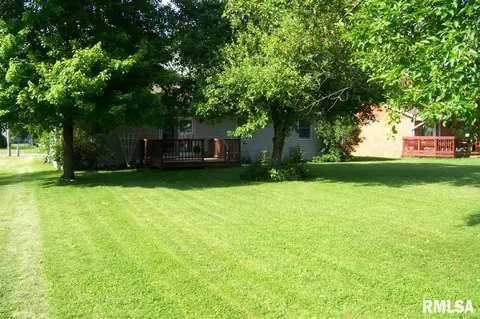 1234 E Locust St, Canton, IL 61520 photo 4