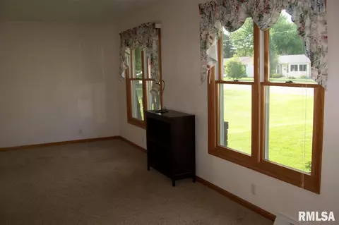 1234 E Locust St, Canton, IL 61520 photo 10