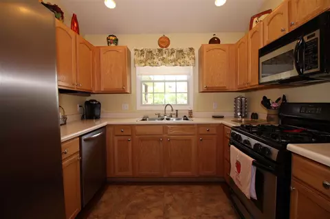 2304 W Marks Pl, Dunlap, IL 61525 photo 10