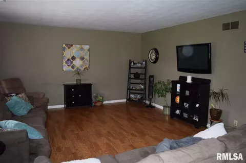 412 Crestview Dr, Metamora, IL 61548 photo 9