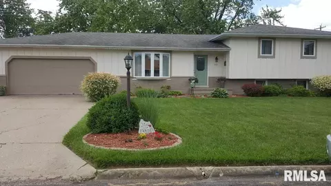412 Crestview Dr, Metamora, IL 61548 photo 1