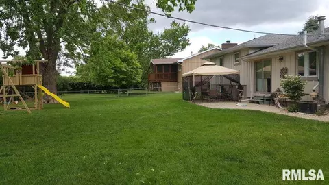 412 Crestview Dr, Metamora, IL 61548 photo 5