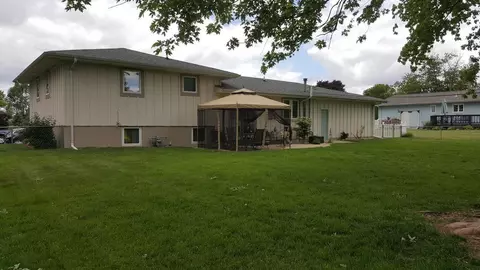 412 Crestview Dr, Metamora, IL 61548 photo 3