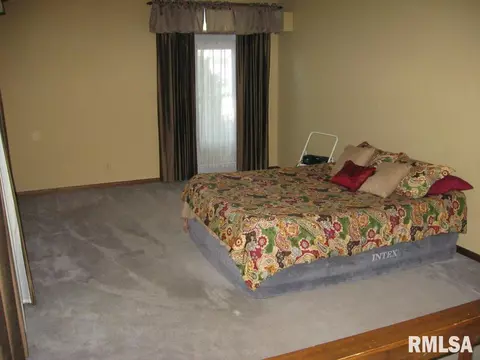 1300 Carolbeth St, Macomb, IL 61455 photo 7