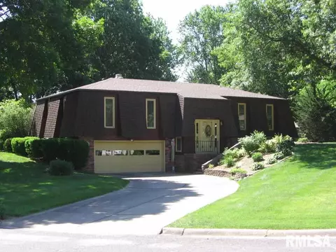 1300 Carolbeth St, Macomb, IL 61455 photo 1