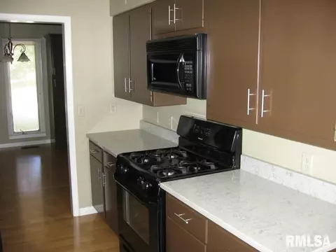 1300 Carolbeth St, Macomb, IL 61455 photo 6