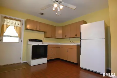 112 Beloit Rd, Marquette Heights, IL 61554 photo 3