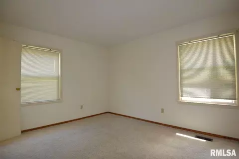 112 Beloit Rd, Marquette Heights, IL 61554 photo 24