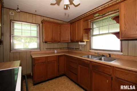 203 W Sunny Ln, Eureka, IL 61530 photo 5