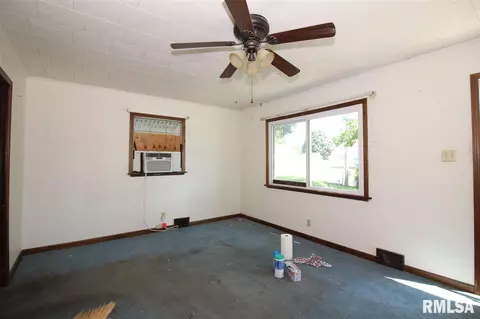 203 W Sunny Ln, Eureka, IL 61530 photo 4