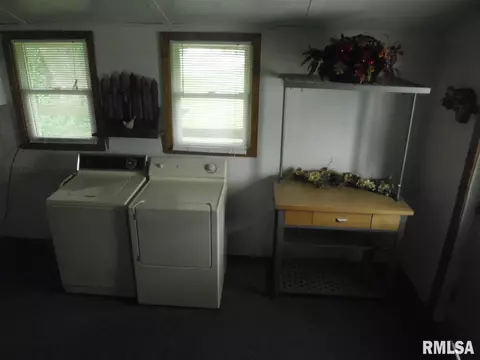 215 E State St, Good Hope, IL 61438 photo 10