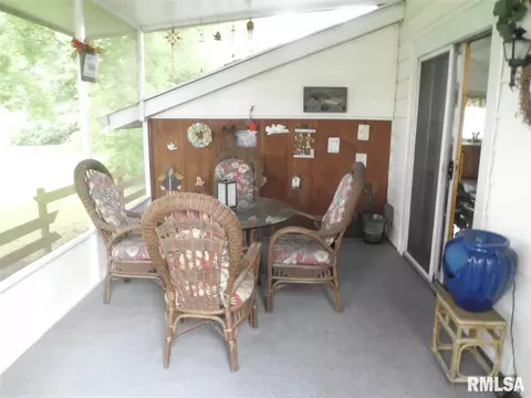 215 E State St, Good Hope, IL 61438 photo 12