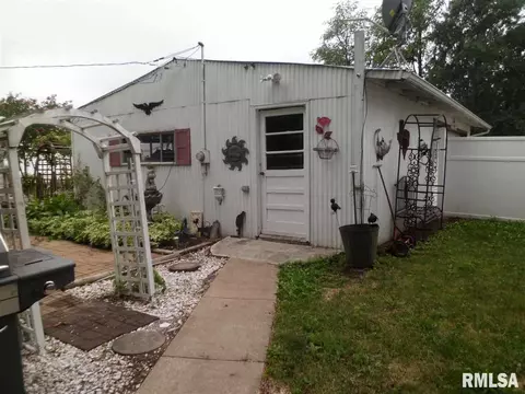 215 E State St, Good Hope, IL 61438 photo 15