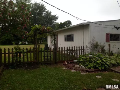 215 E State St, Good Hope, IL 61438 photo 17