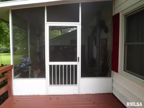 215 E State St, Good Hope, IL 61438 photo 11